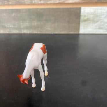 USED Breyer Stablemate Chestnut Pinto Scratching Foal