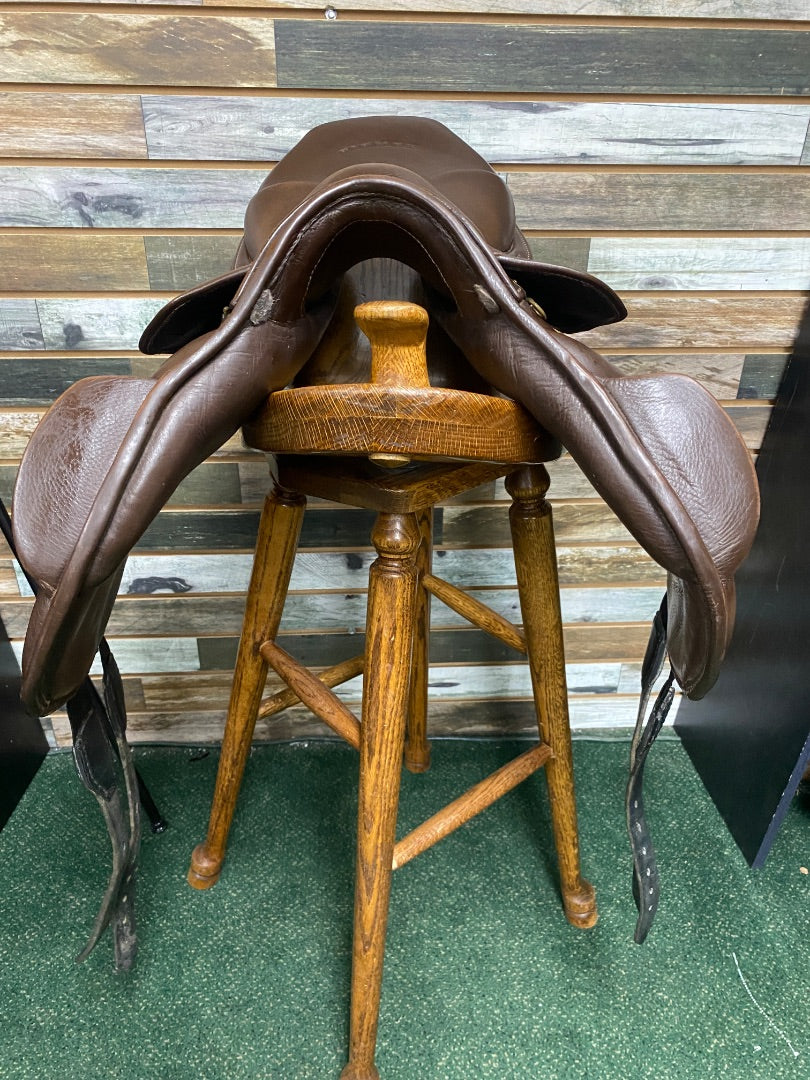 USED Stubben Excalibur English Jump Saddle 17.5" Medium Oil