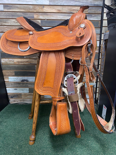 USED Crates Supreme Ladies Light Reiner Saddle With Hand Tooled Boarder 16" Natural