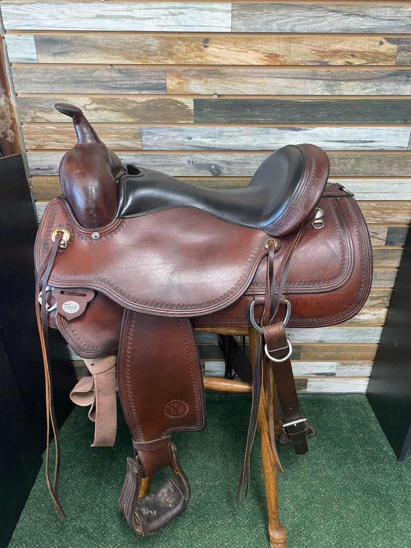 USED Circle Y Flex 2 Trail Saddle 16" Walnut