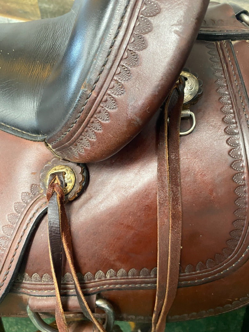 USED Circle Y Flex 2 Trail Saddle 16" Walnut