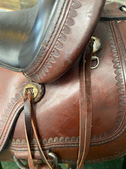 USED Circle Y Flex 2 Trail Saddle 16" Walnut