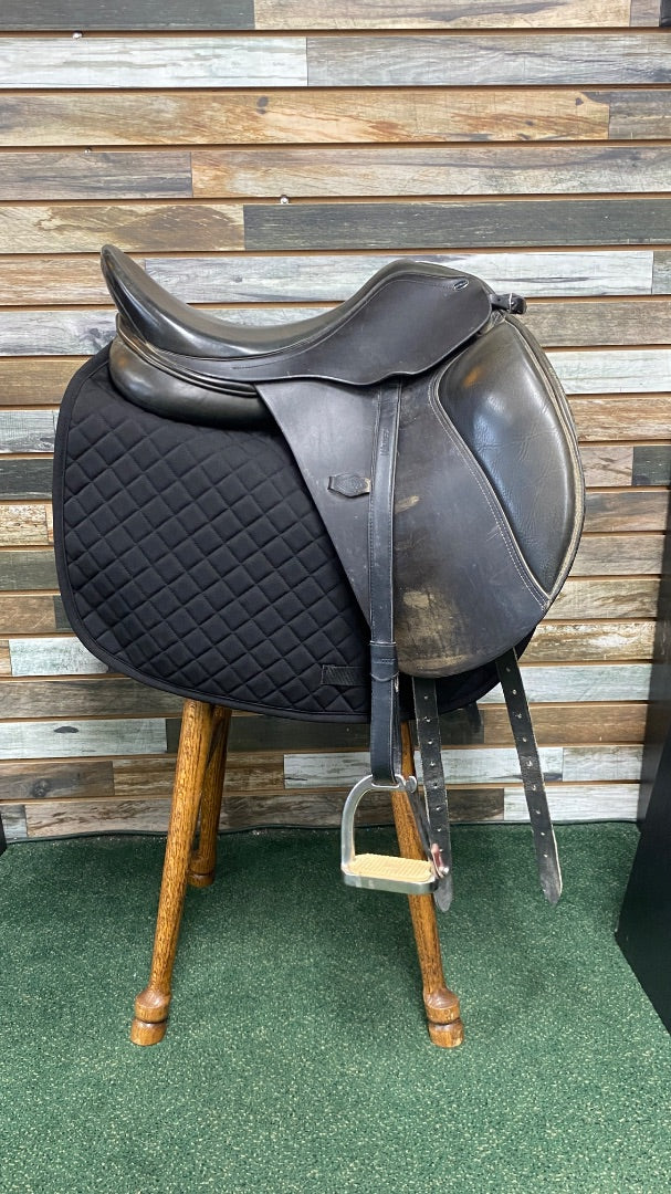 USED 17" HDR Rivella Dressage Saddle
