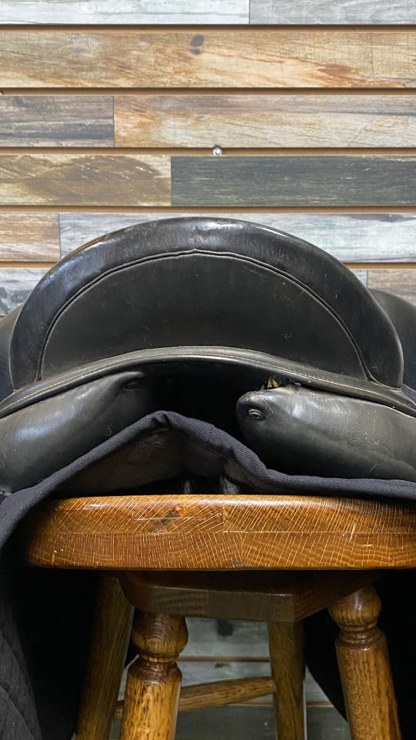 USED 17" HDR Rivella Dressage Saddle