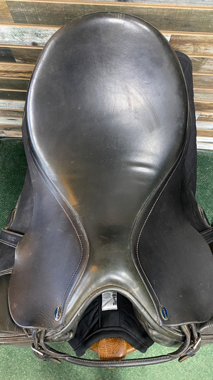 USED 17" HDR Rivella Dressage Saddle