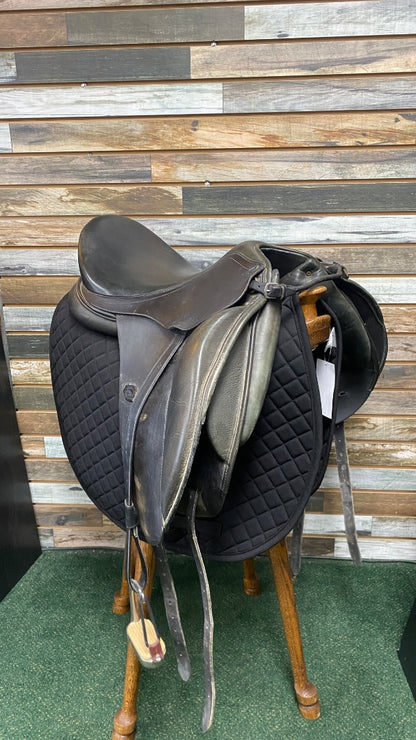 USED 17" HDR Rivella Dressage Saddle