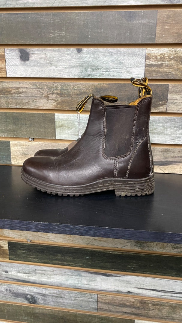 USED Outback Muck Boots (Womens 9)