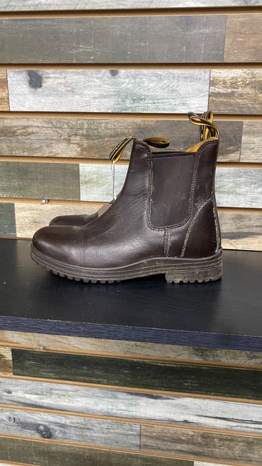 USED Outback Muck Boots (Womens 9)