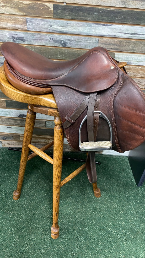 USED Devoucoux Biarritz Jump Saddle 17" Havana