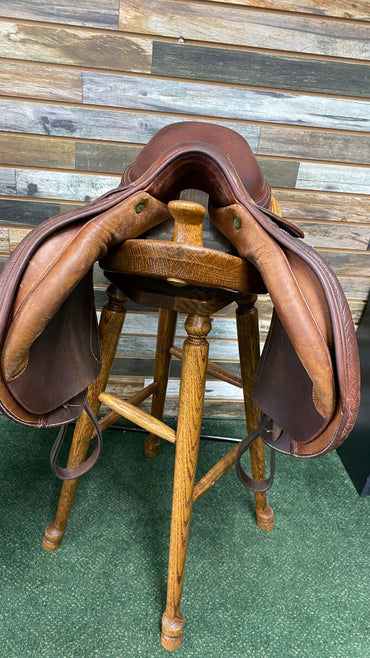 USED Devoucoux Biarritz Jump Saddle 17" Havana