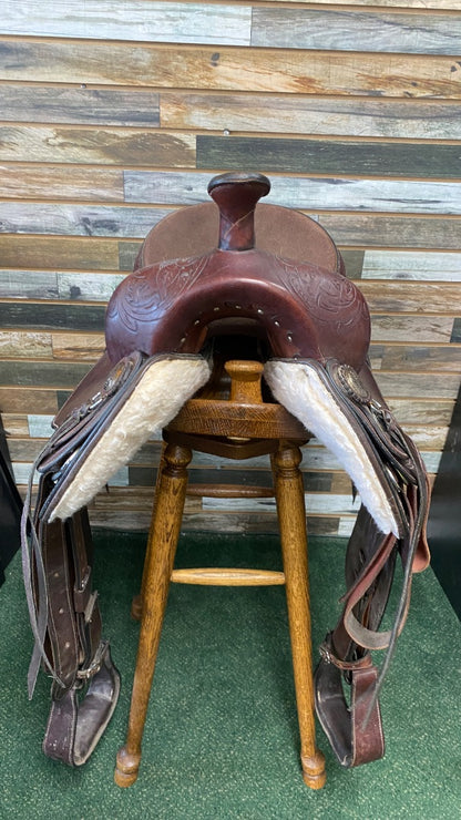 USED Royal King Western Trail Saddle 7" gullet/ 16" seat Dark Oil