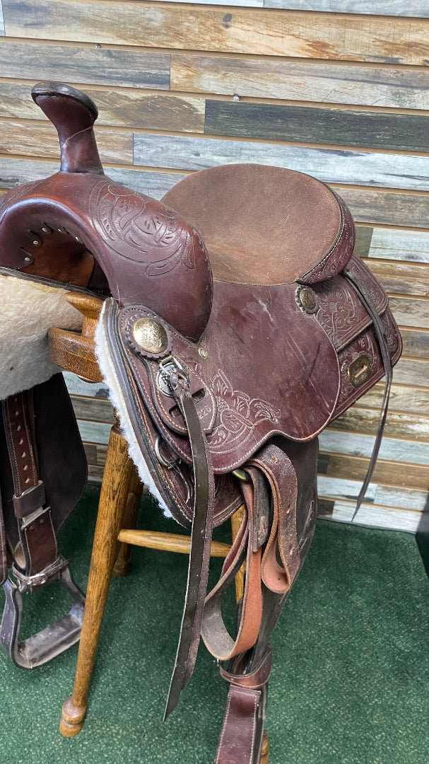 USED Royal King Western Trail Saddle 7" gullet/ 16" seat Dark Oil