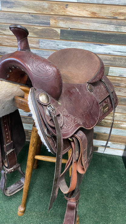 USED Royal King Western Trail Saddle 7" gullet/ 16" seat Dark Oil