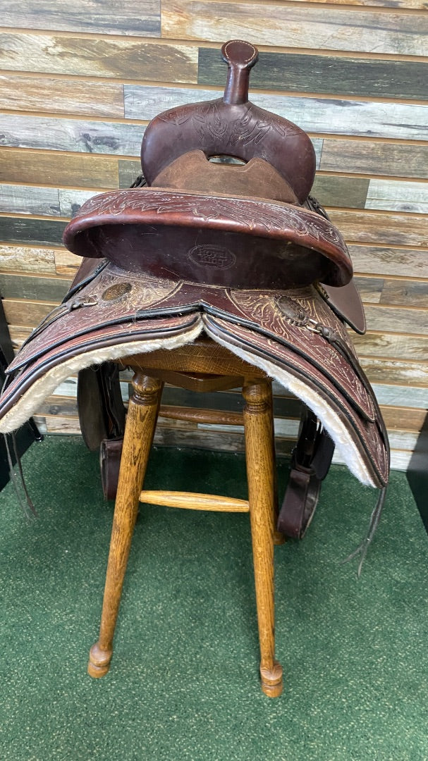 USED Royal King Western Trail Saddle 7" gullet/ 16" seat Dark Oil