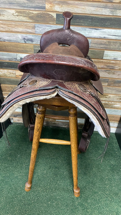 USED Royal King Western Trail Saddle 7" gullet/ 16" seat Dark Oil