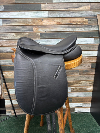 USED Thorowgood T6 Dressage Saddle 17" Black