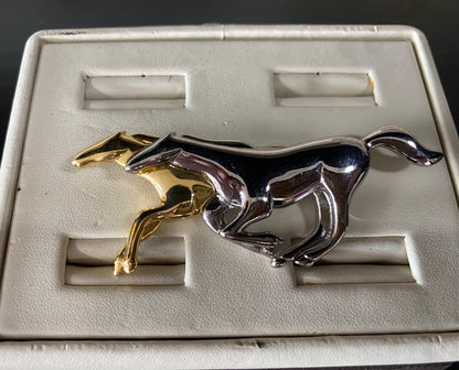 USED  Two Horse Head Pin  Gold