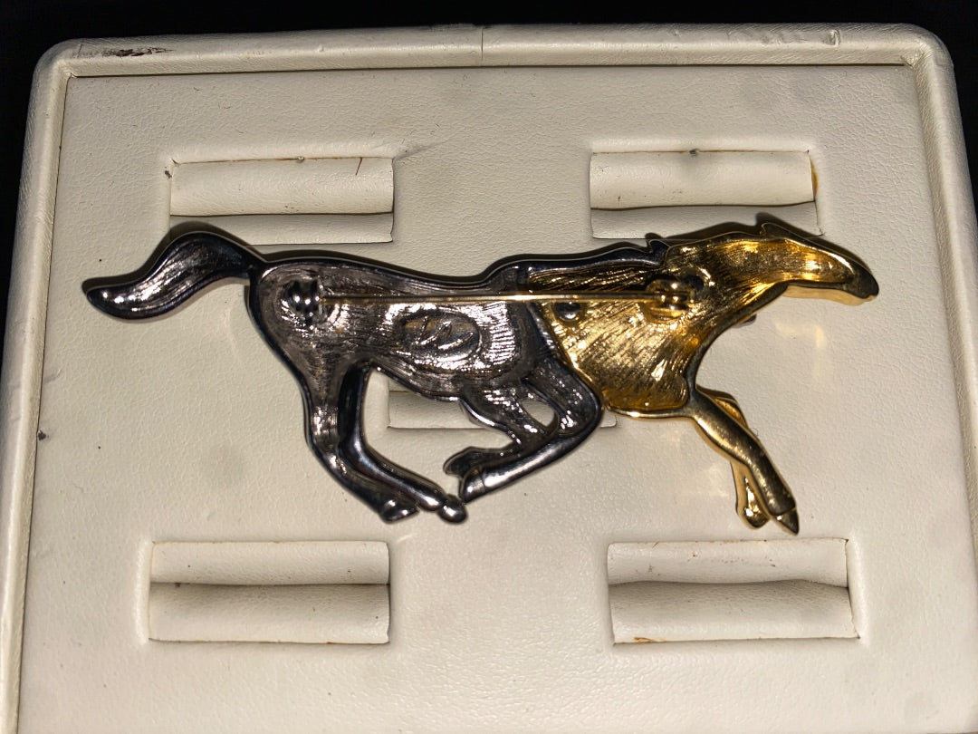 USED  Two Horse Head Pin  Gold