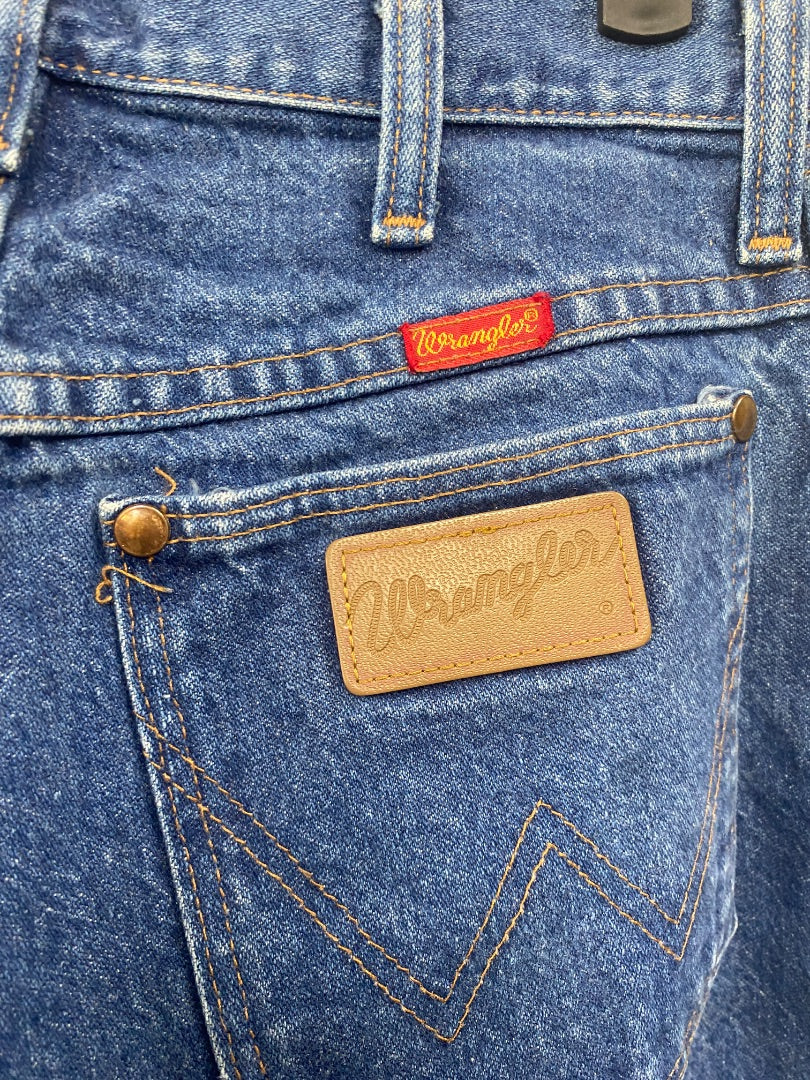 USED Wrangler Ladies Western Jean Straight leg 9x32 Medium Wash