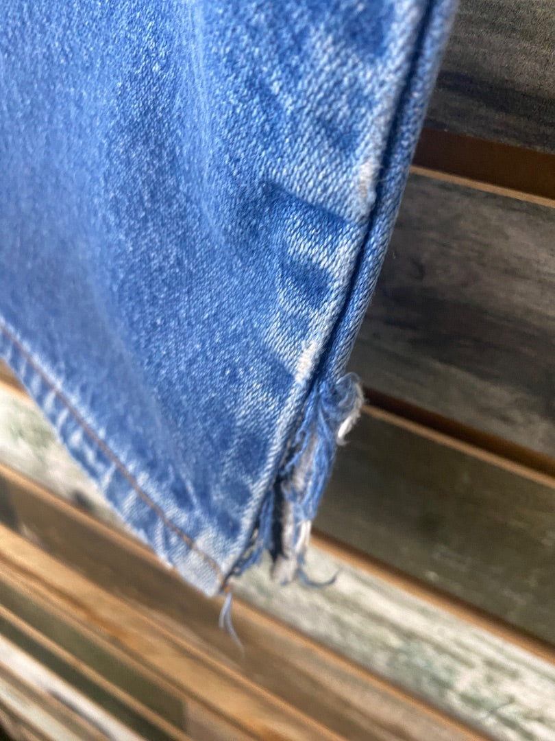USED Wrangler Ladies Straight Leg Jeans 9x32 Medium Wash