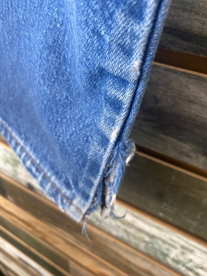 USED Wrangler Ladies Straight Leg Jeans 9x32 Medium Wash