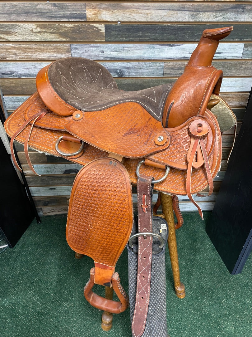 USED Golden Horseshoe Equestrian Western Saddles 16" Seat 7" Gullet Light OIl