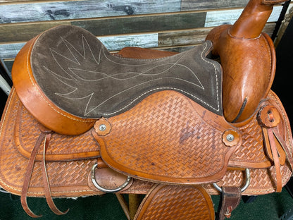 USED Golden Horseshoe Equestrian Western Saddles 16" Seat 7" Gullet Light OIl