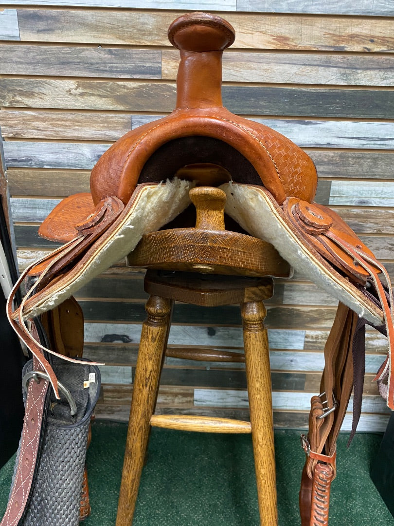 USED Golden Horseshoe Equestrian Western Saddles 16" Seat 7" Gullet Light OIl