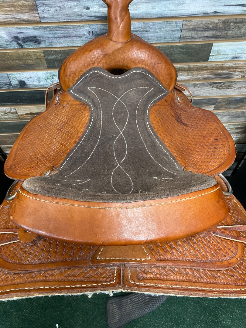 USED Golden Horseshoe Equestrian Western Saddles 16" Seat 7" Gullet Light OIl