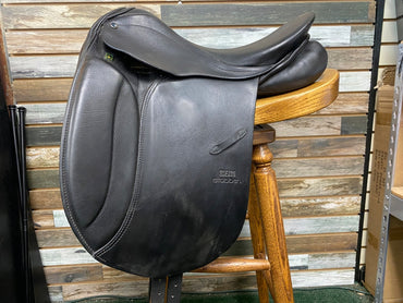 USED Stubben Roxane Dressage Saddle | 17"