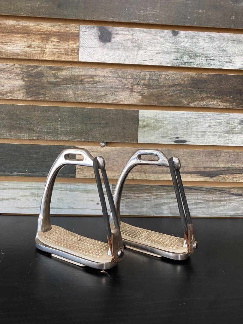 USED Golden Horseshoe Equestrian English Peacock Stirrups 4 1/4” Silver