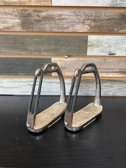 USED Golden Horseshoe Equestrian English Peacock Stirrups 4 1/4” Silver