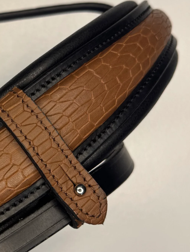 #52 Extra Padded Full Grain Leather Two Tone Textured Bridle w/ English Leather Reins