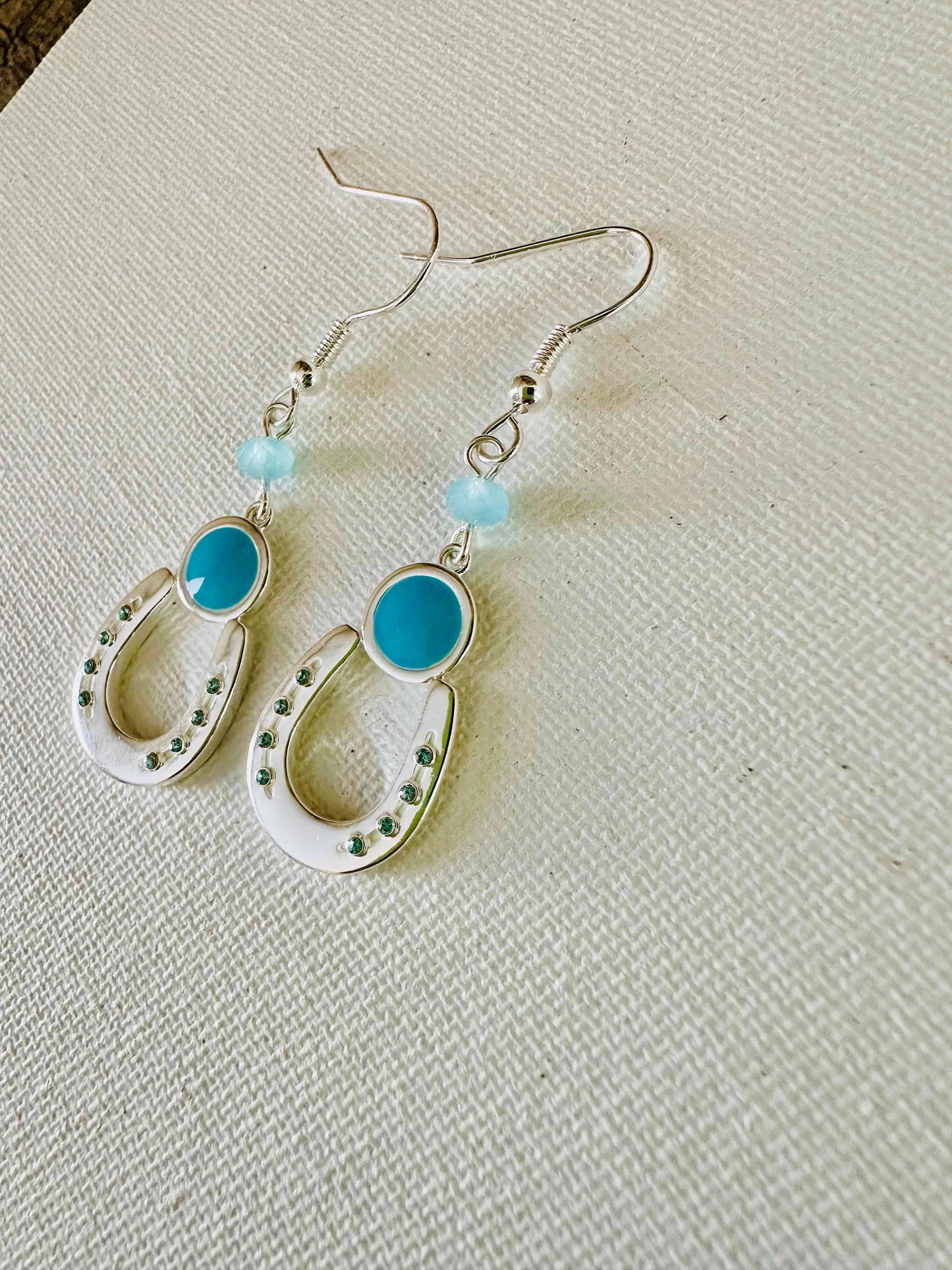 Horseshoe w/aqua bead ER WIRE Jewelry