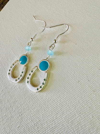 Horseshoe w/aqua bead ER WIRE Jewelry