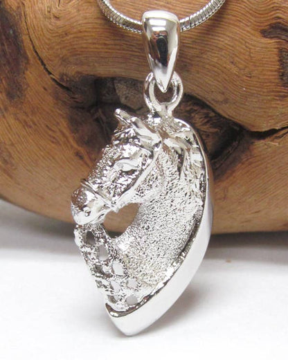( H986 )  SIMPLE HORSE HEAD PENDANT NECKLACE