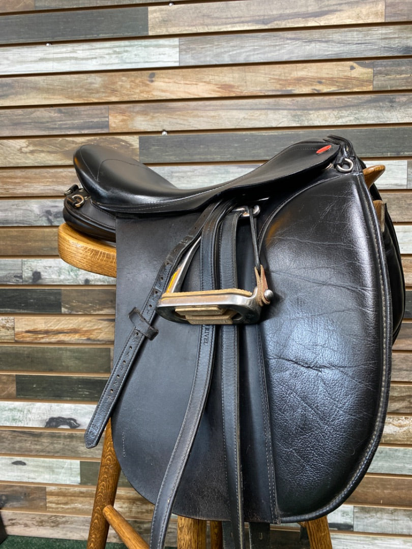 USED Duett Tango Saddle 18” Black