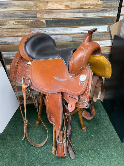 USED Circle Y Trail Flex 2 Saddle 17"