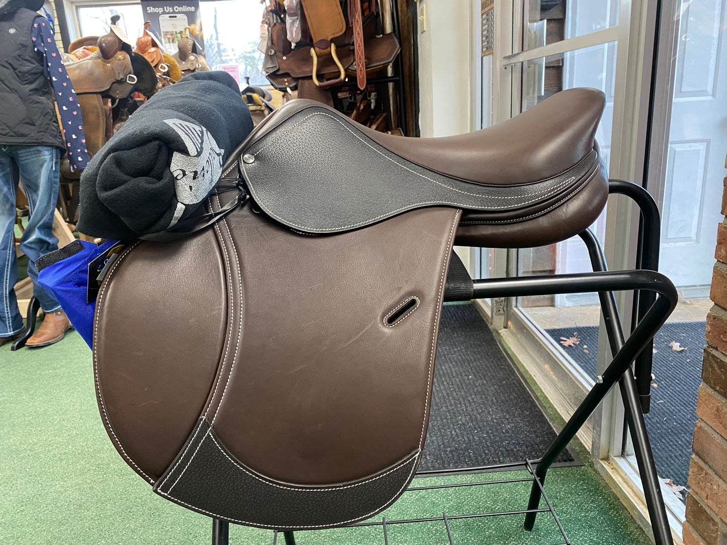 Ovation Explorer Saddle