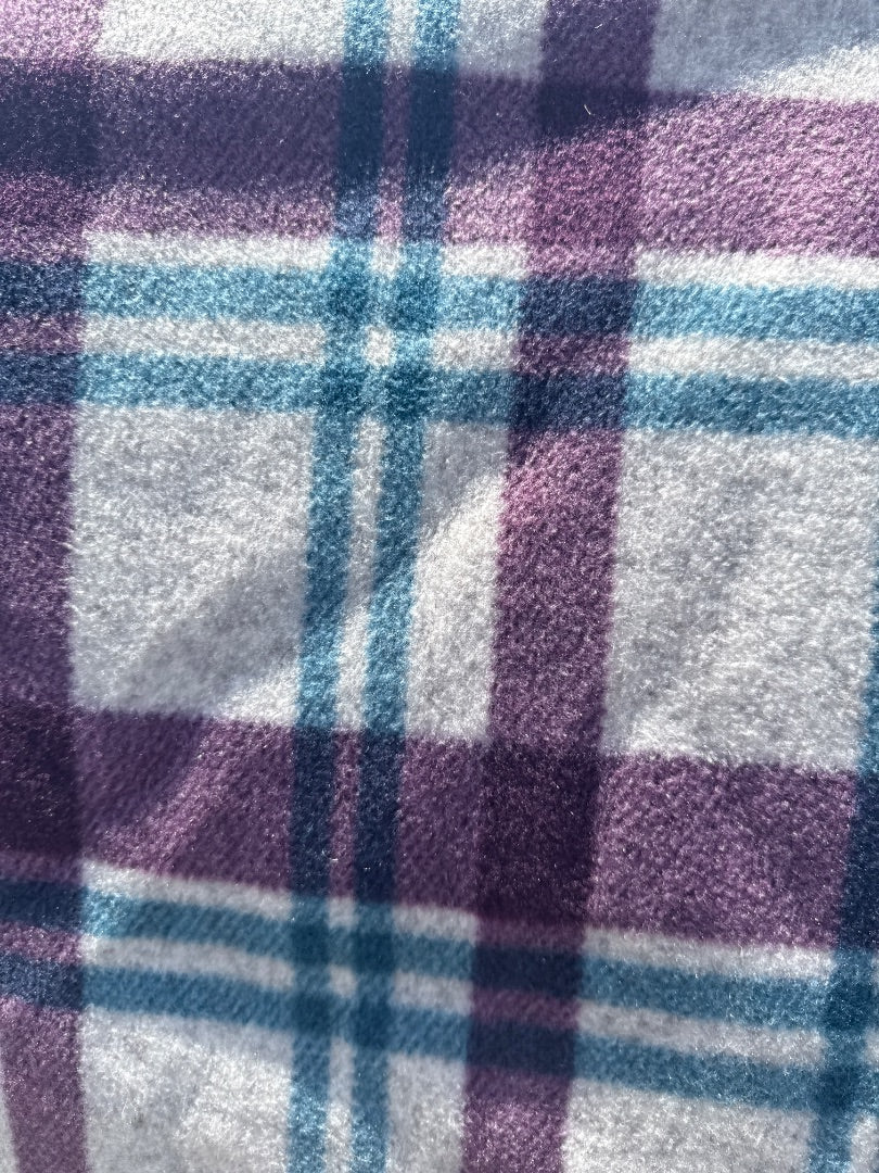USED Dover Fleece Quarter Sheet Size Small
