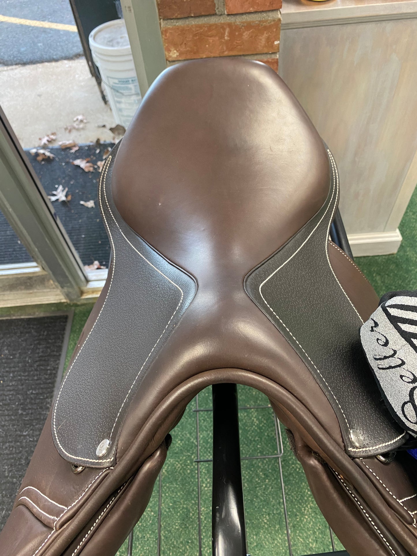 Ovation Explorer Saddle