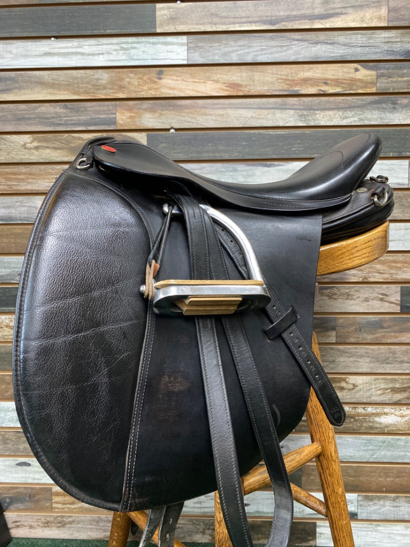 USED Duett Tango Saddle 18” Black