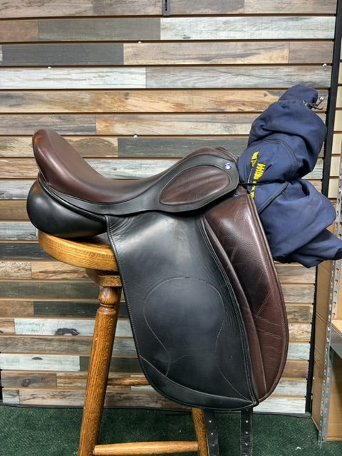 USED Hulsebo Balance Plus Dressage Saddle 17" Black/Brown