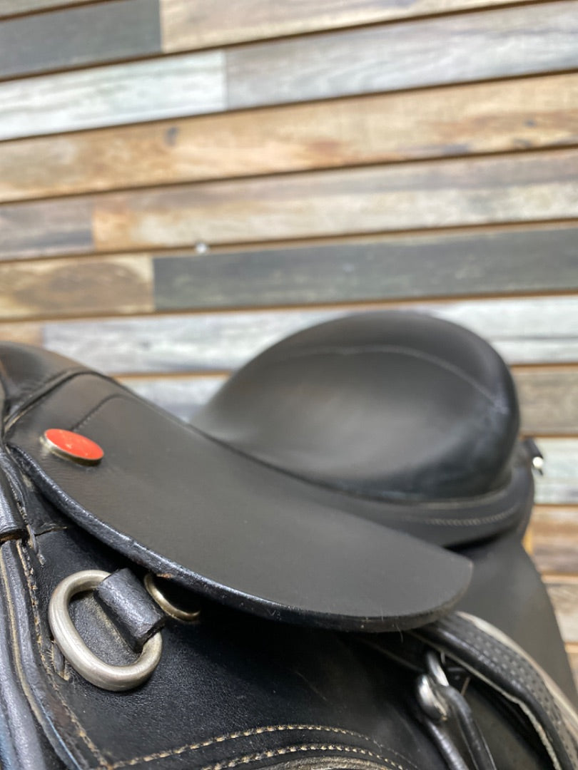 USED Duett Tango Saddle 18” Black