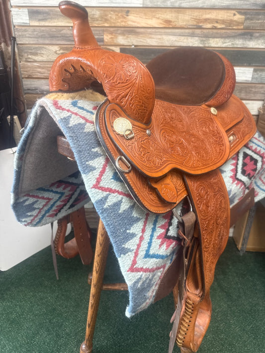 USED 17" High Horse Circle Y Park & Trail Saddle Wide Tree